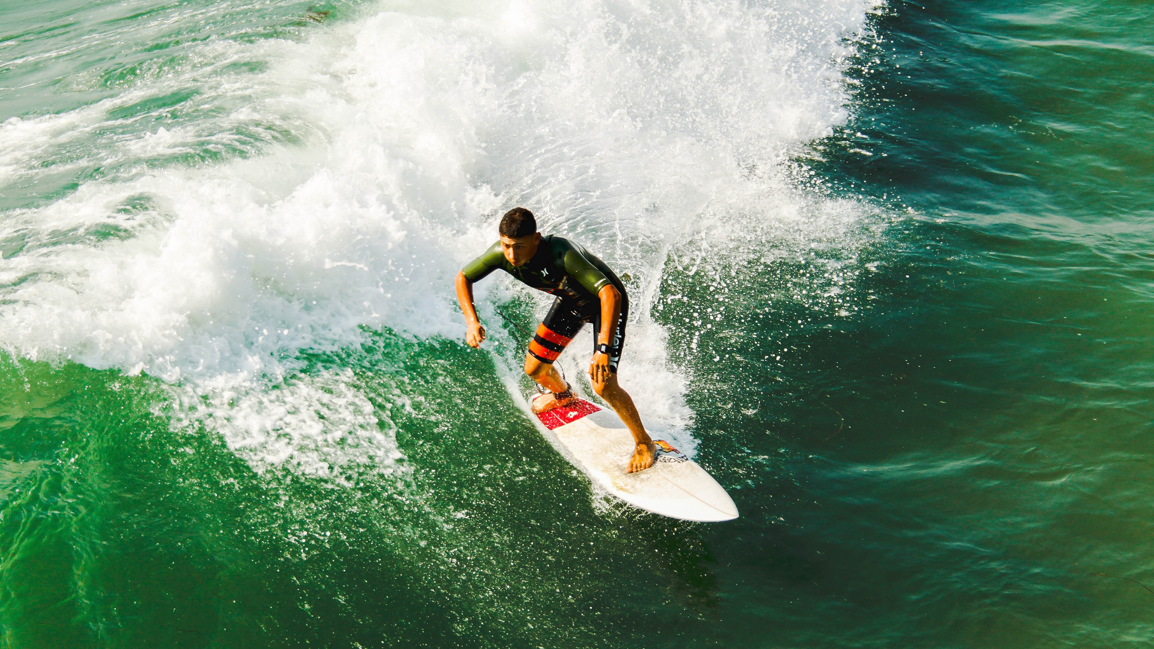 开云官方-火箭篮网交锋激烈，场上对决壮观动人，火箭篮网比赛录像