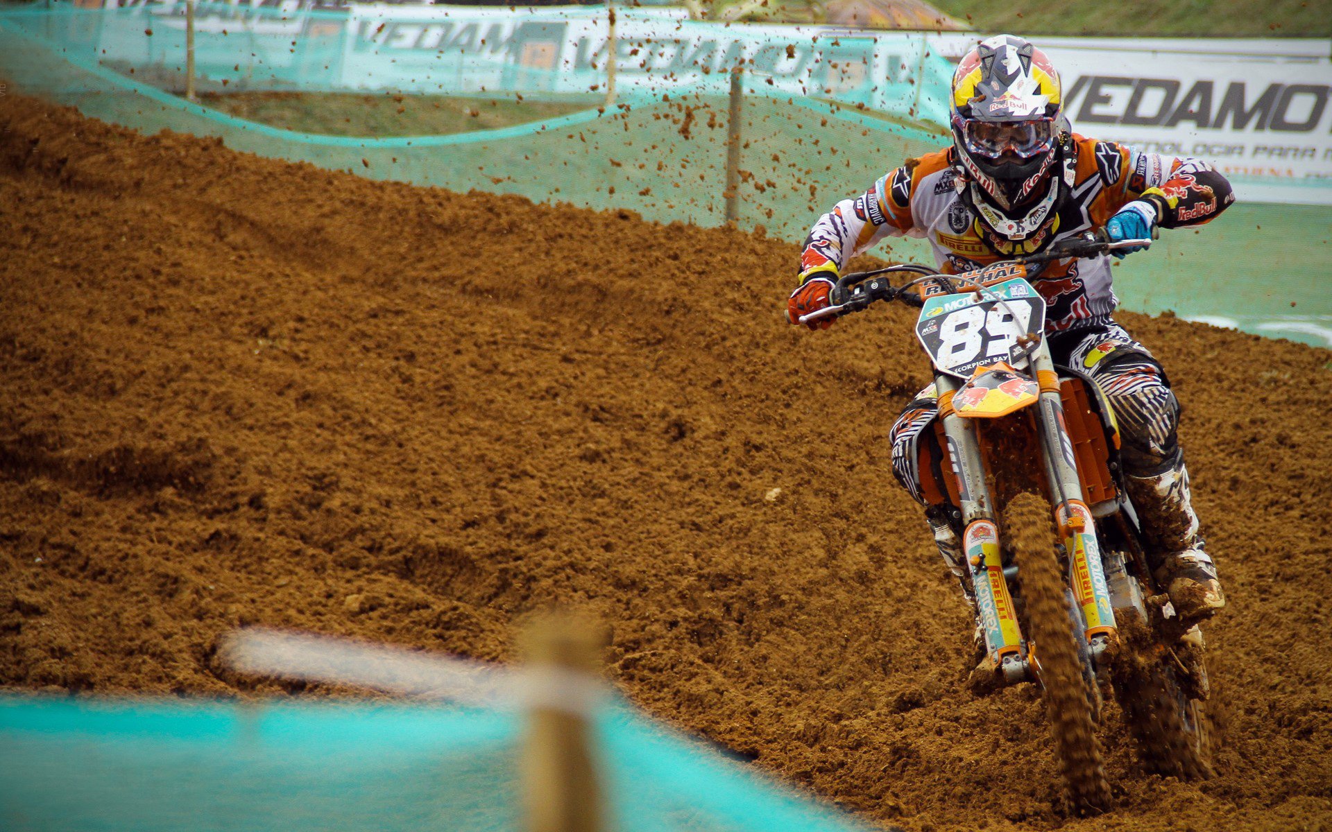 巴雷特:在进攻和防守的交界处,他为全黑队提供坚实支撑